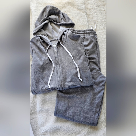 Gently Worn 2Piece - Picture 1 of 5